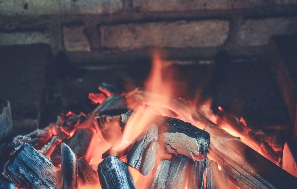 How to build a campfire? - a step-by-step guide 8 Tinder