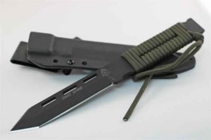 8 Paracord Projects You Must Know 19 knife with paracord wrapped handle